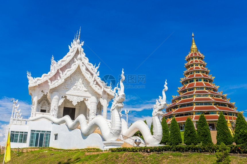 佛教亚洲人WatWathayPlaKung寺庙景观白殿旅游目的地是泰国北部清莱省著名的宗教胜地泰北清莱省文化图片