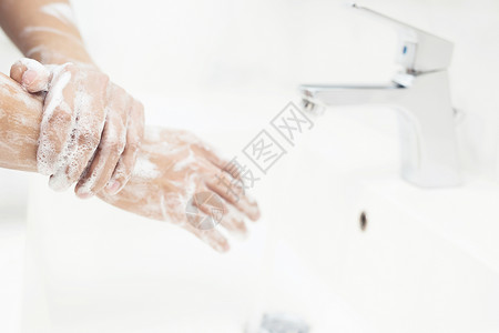 医生人们男子在吃饭前每次洗手以防止细菌食肉19和细菌感染图片