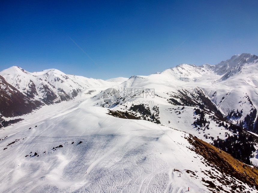 冬季雪山风光图片