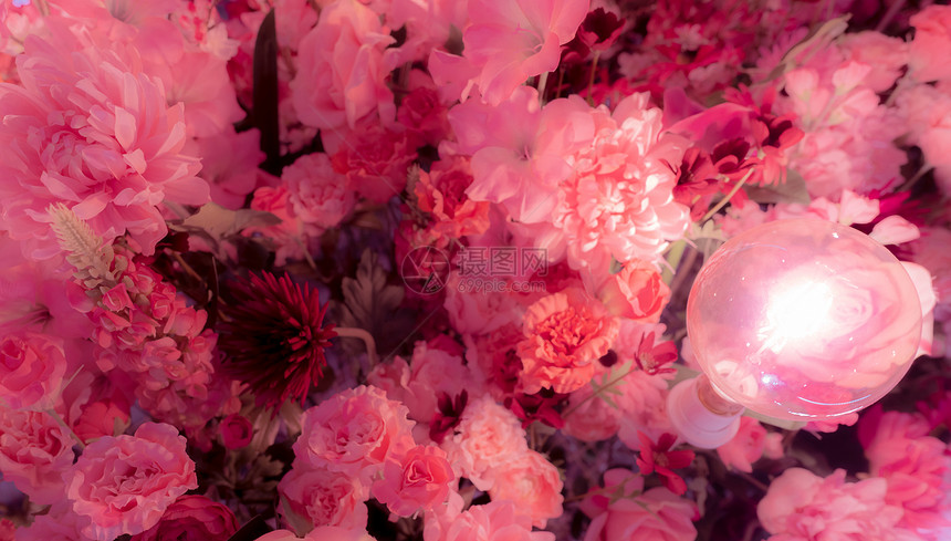 奢华粉彩绽放选择地关注粉红和色塑料花有灯光假在婚礼活动或情人节日鲜花用于爱和浪漫抽象背景的彩礼活动中装饰用整束塑料花图片