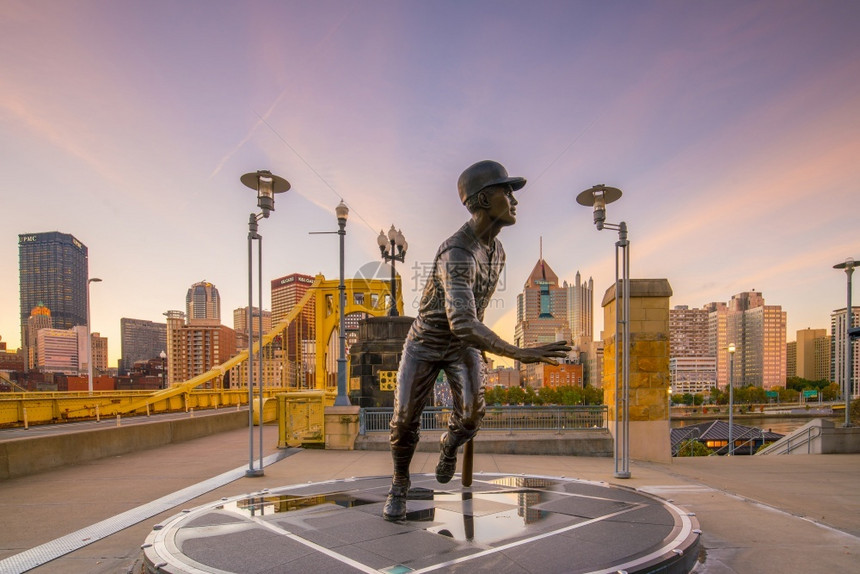 地标桥梁座位美国匹兹堡2016年月3日在宾夕法尼亚州匹兹堡的日PNC棒球公园自201年以来一直是匹兹堡海盗队的主场图片