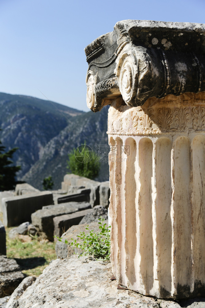 墙Delphi的废墟是希腊ParnassusDelphi山的一个考古遗址在阿波罗教科文组织世界遗产圣堂由神谕出名支柱艺术图片
