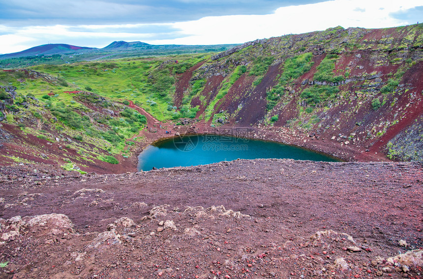 火山口蓝色的目冰岛KerioVulcan带湖的Crater空中视图图片