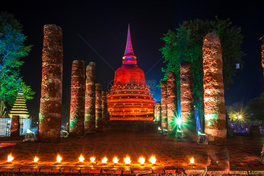 历史的佛苏霍泰公园Sukhothai历史公园的光彩闪耀景象SukhothaiCoLamplighterLoyKratong节旅游图片