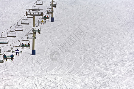 FallscreekAipex雪地度假胜滑雪者坐在有背景的椅子上乡村健康爱佩克斯背景图片