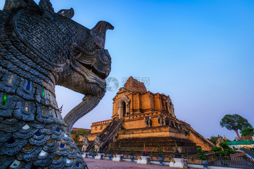 历史的WatChediLuang是历史中心的一个佛教寺庙是清迈的主要旅游景点青云日落背景ThawatLuang是位于泰国清迈的一图片