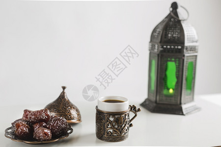 干燥土耳其咖啡与糖果烛台分辨率和高品质美丽照片土耳其咖啡与糖果烛台高品质美丽照片概念铜树叶饮料高清图片素材