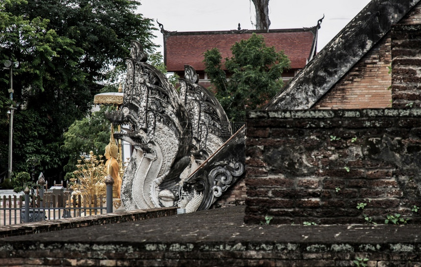 蒋笏吸引力泰国清迈2019年月7日位于WatChediLuangVaravihara的古老大型塔详细节这是位于泰国清迈省的一座寺图片