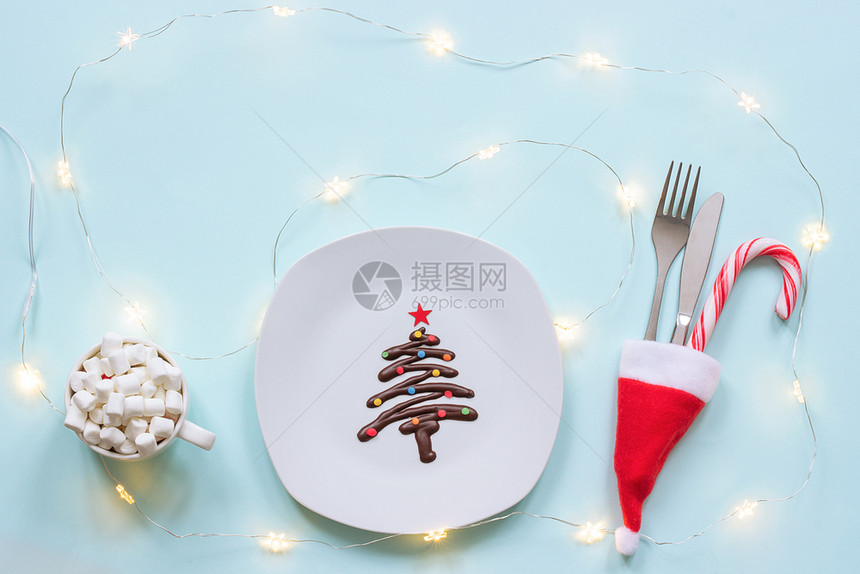 圣诞装饰餐盘和刀叉图片