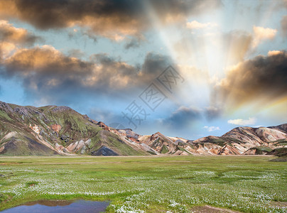 欧洲云冰岛Landmannalaugar山和岩石在阳光明媚的日子一种顶峰高清图片素材