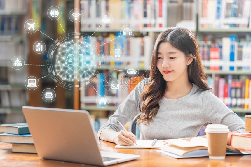 亚洲人利用大学图书馆的笔记本电脑对亚洲青年学生使用科技术TechTechnologytoAsianYoungStudentLeb图片