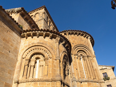 散提拉纳修道院罗马式高清图片