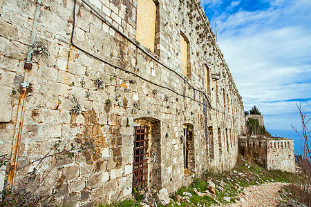 瓦拉帕雷堡垒废墟高清图片