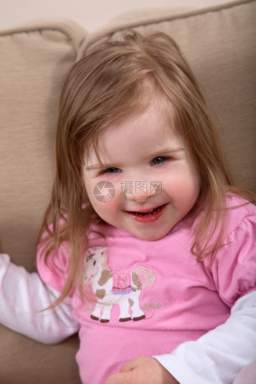 唐氏综合症女孩蓝色眼睛粉色白色童年残障疾病衬衫人士儿童图片