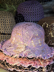 帽子堆叠女性购物装饰头饰衣服市场背景图片