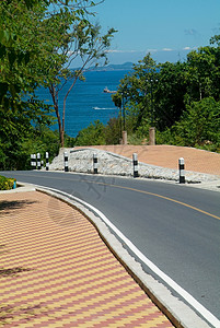 海上公路路面人行道小路下坡海景风景背景图片