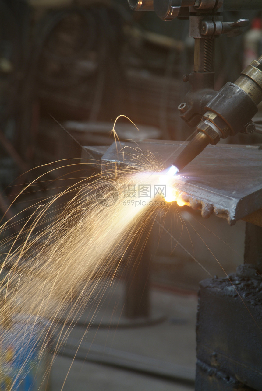 钢的切割生产氧气火焰工厂乙炔焊接火花气体图片