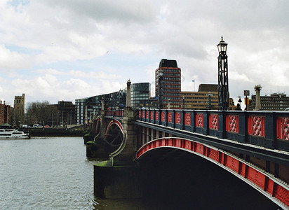 蓝斑桥背景图片