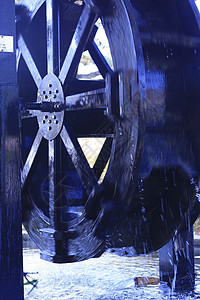 水轮来源力量车削水车纺纱运动木头旋转活力车轮背景图片