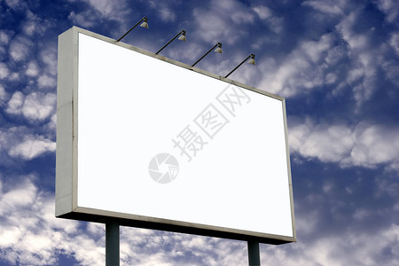 空白的广告牌和浮云背景图片