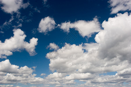 云状空气编队多云气象天堂白色大度天气乌云蓝色背景