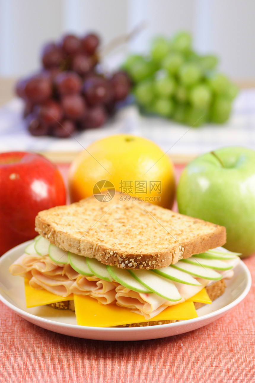 野餐三明治早餐小麦餐饮盘子营养面包薯条食物牛肉午餐图片