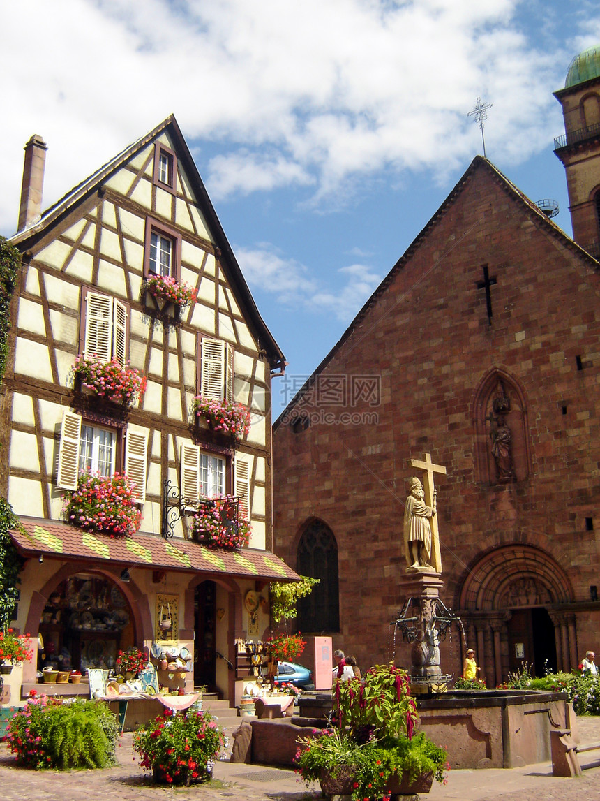 在Kaysersberg Mulhouse的旧教堂和老房子图片