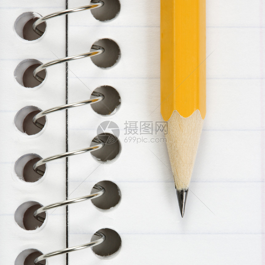 笔记本上的铅笔螺旋办公用品束缚办公室教育正方形宏观用品学习图片