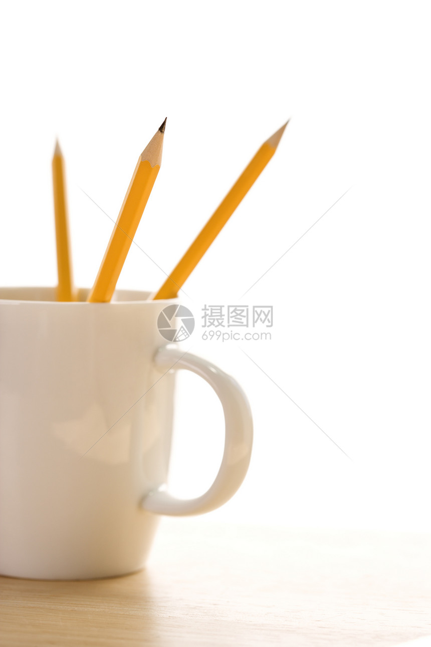 咖啡杯里的铅笔商业办公用品办公室杯子笔筒物体图片
