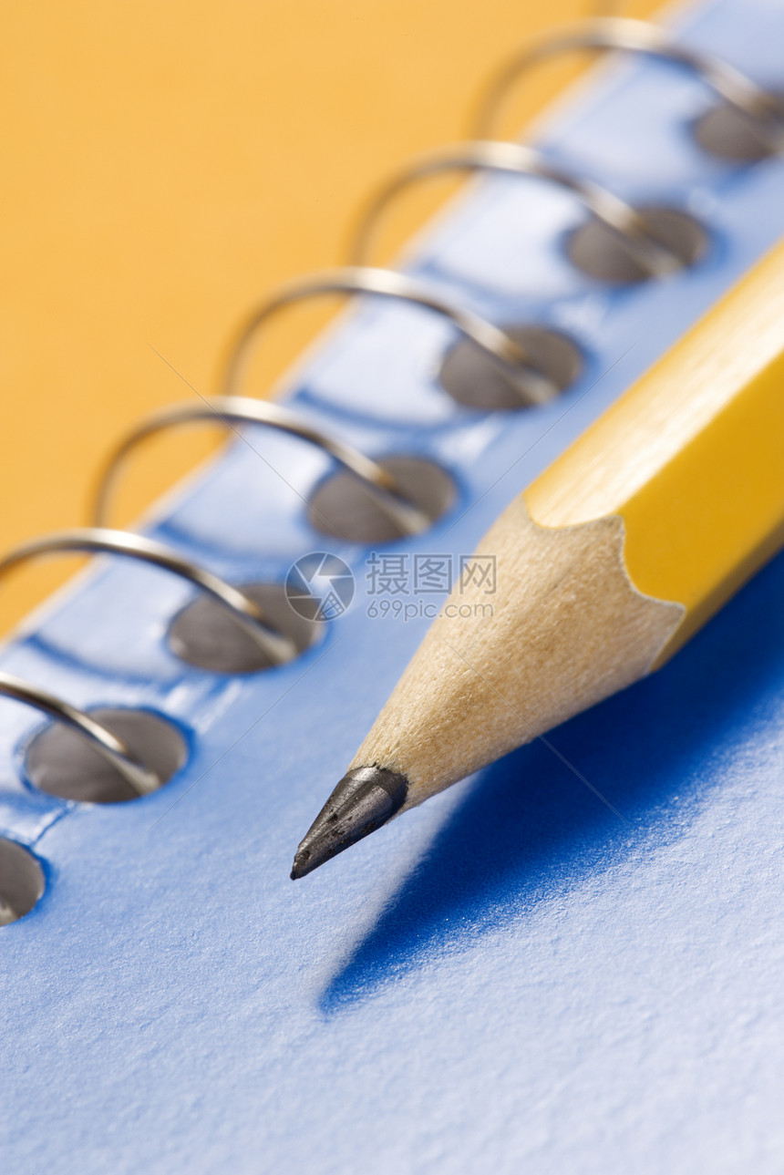 铅笔和笔记本学习用品黄色文具商业组织办公室办公用品螺旋教育图片