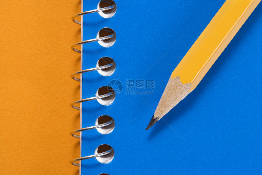 铅笔和笔记本用品水平螺旋黄色文具办公用品教育办公室学习工作图片