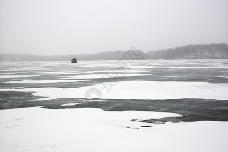 冰冻湖的景象高清图片