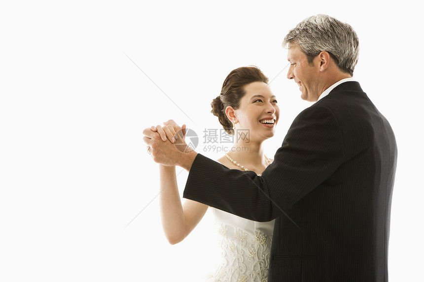 新娘和新郎舞蹈夫妻微笑婚姻妻子水平婚礼丈夫图片