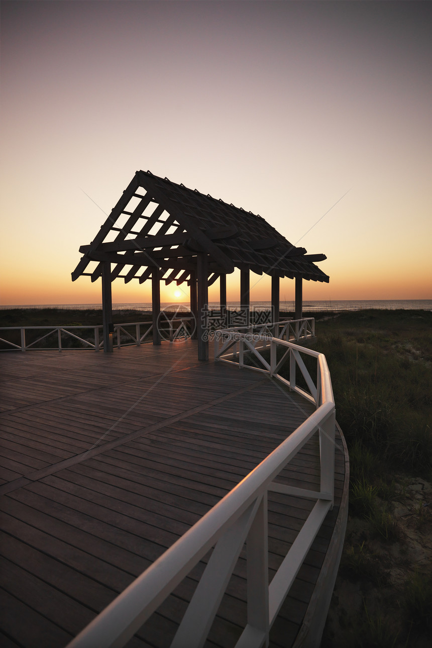 海岸边的加泽博海滩格子放松海岸日出日落凉亭甲板图片