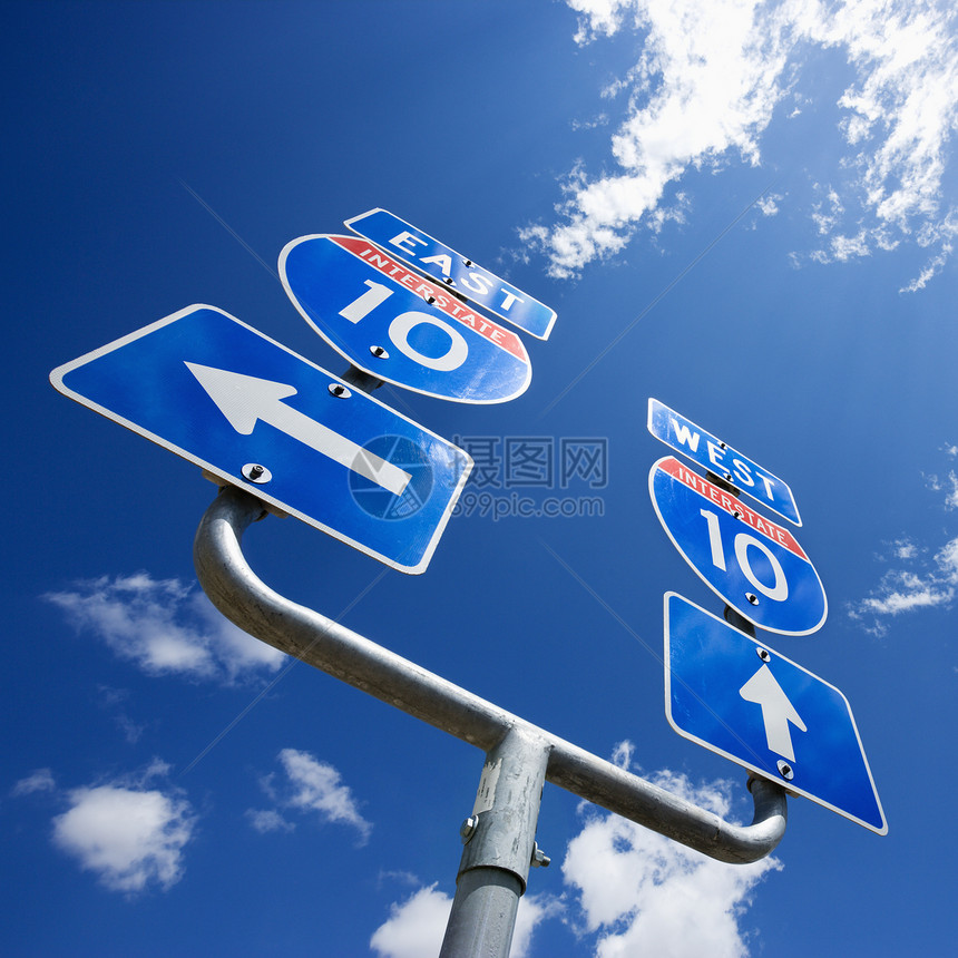 10号州际标志方向标通讯天空低角度数字旅游路标正方形旅行交通图片
