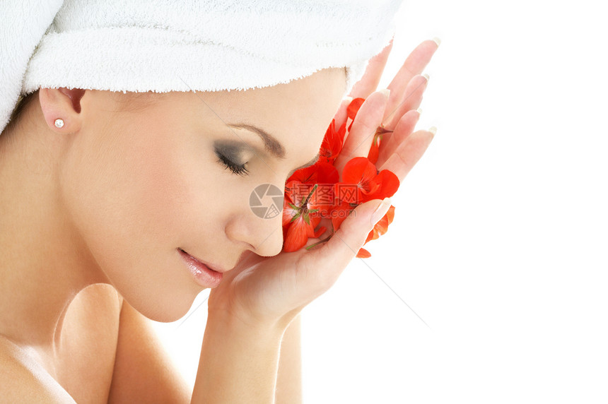 带着红花瓣的快乐女人中心花朵女孩皮肤卫生眼影疗法福利温泉洗澡图片