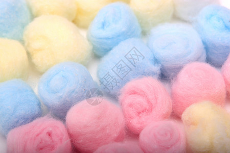 蓝 黄和粉色卫生棉球排行柔软度团体浴室材料圆圈药品蓝色化妆品棉布背景图片