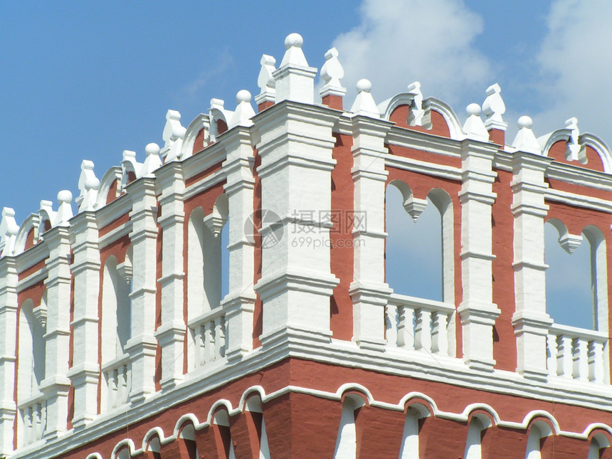 建筑细节红色文化纪念碑蓝色窗户城堡白色建筑学历史地标图片