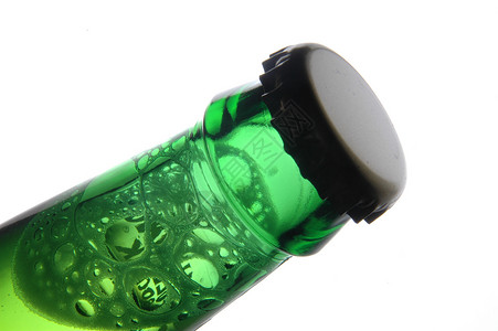 啤酒瓶酒精瓶子金属绿色气泡背景背景图片