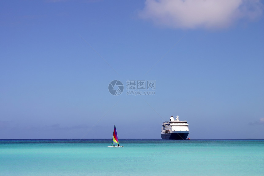 检查帆船假期海滩海岸线邮轮客船蓝色白色旅行巡航图片