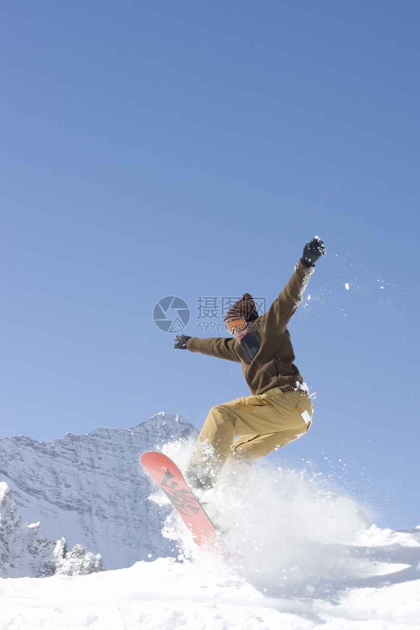 滑雪季节蓝色滑雪板天空单板平衡青少年冻结运动速度图片