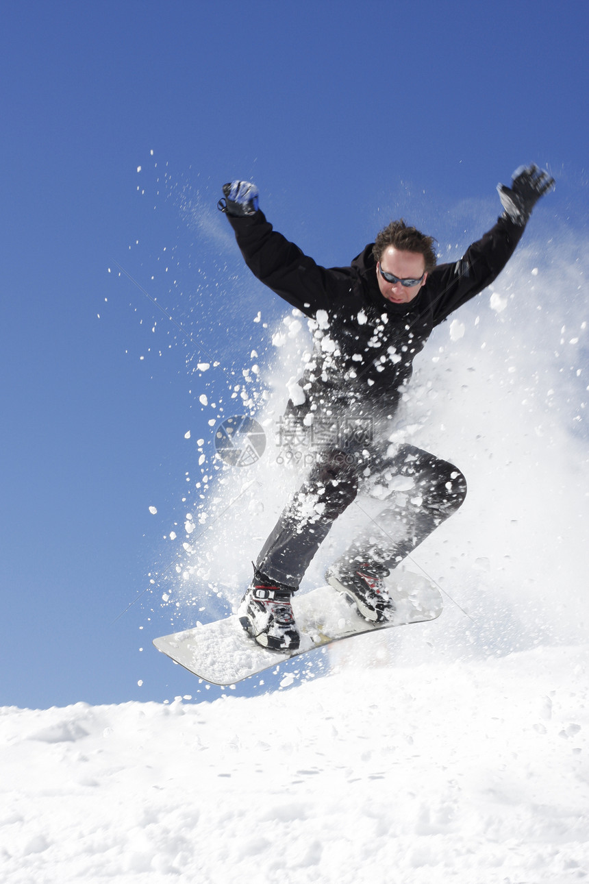 滑雪天空男人冻结衣服旅行山脉空气爱好乐趣寄宿生图片