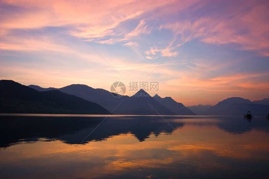 山区日出蓝色风景顶峰海浪牧歌旅游天空全景山脉日落图片