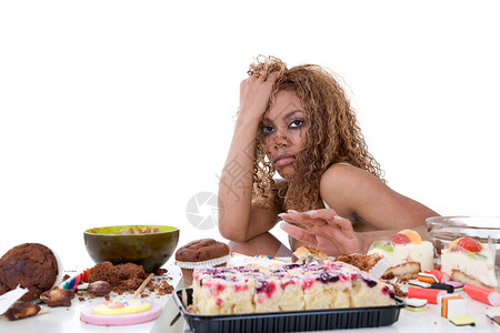 生病的女童贪婪卷发饮食小吃女性多样性悲伤贪食症营养暴饮暴食背景图片