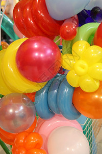 气球椭圆形蓝色红色漂浮绿色玩具白色圆形橡皮粉色背景图片