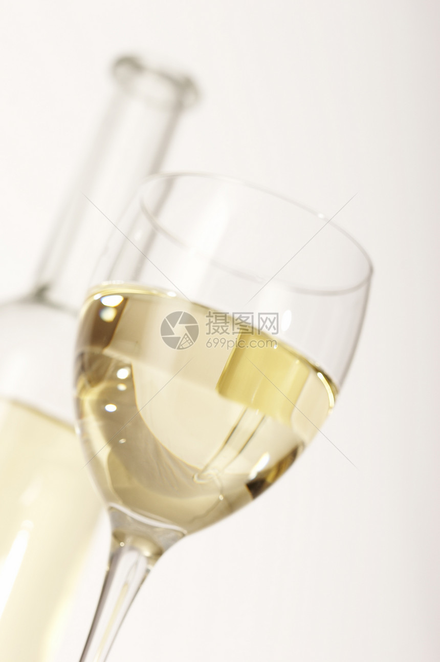 白葡萄酒之女图片