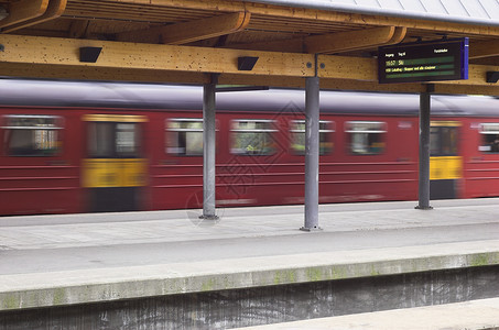 通过火车速度平台扬声器交通运输铁路车站背景图片