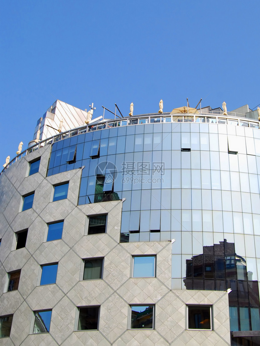 维也纳窗户脚步阳台高楼建筑天空联盟建筑学首都反射图片