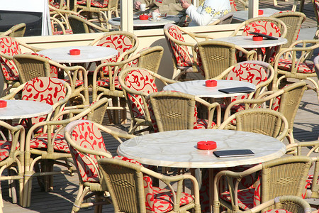 咖啡厅桌椅子藤椅座位沙龙植物木头座套咖啡店烟灰缸地面背景
