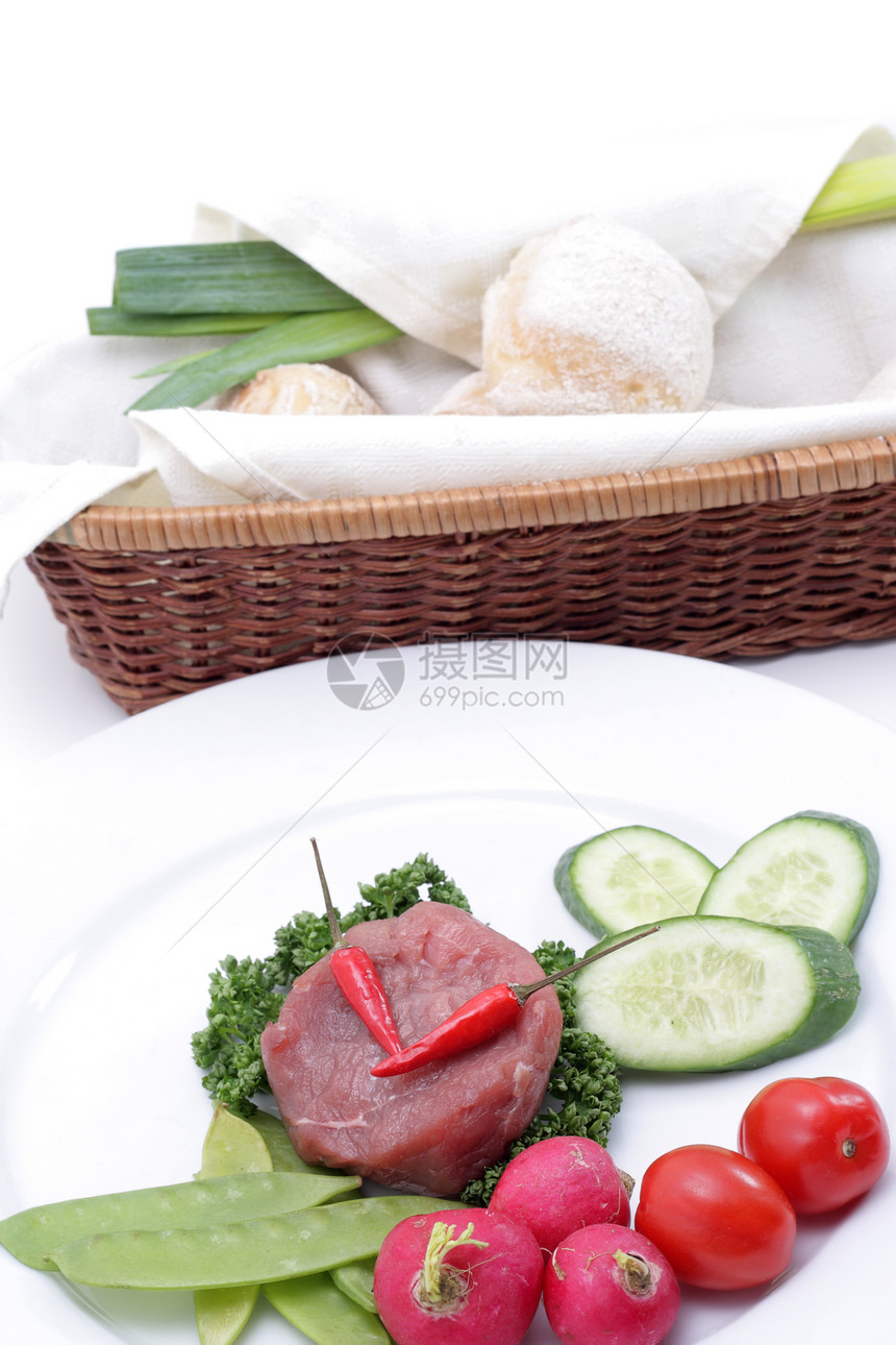 蔬菜和生肉面包牛扒盘子食物饮食叶子茴香美食肉类市场图片